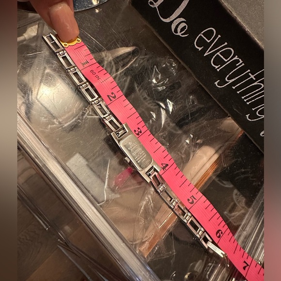 Vintage Gucci 3900 L Watch (Authentic} w/COA - Picture 9 of 11